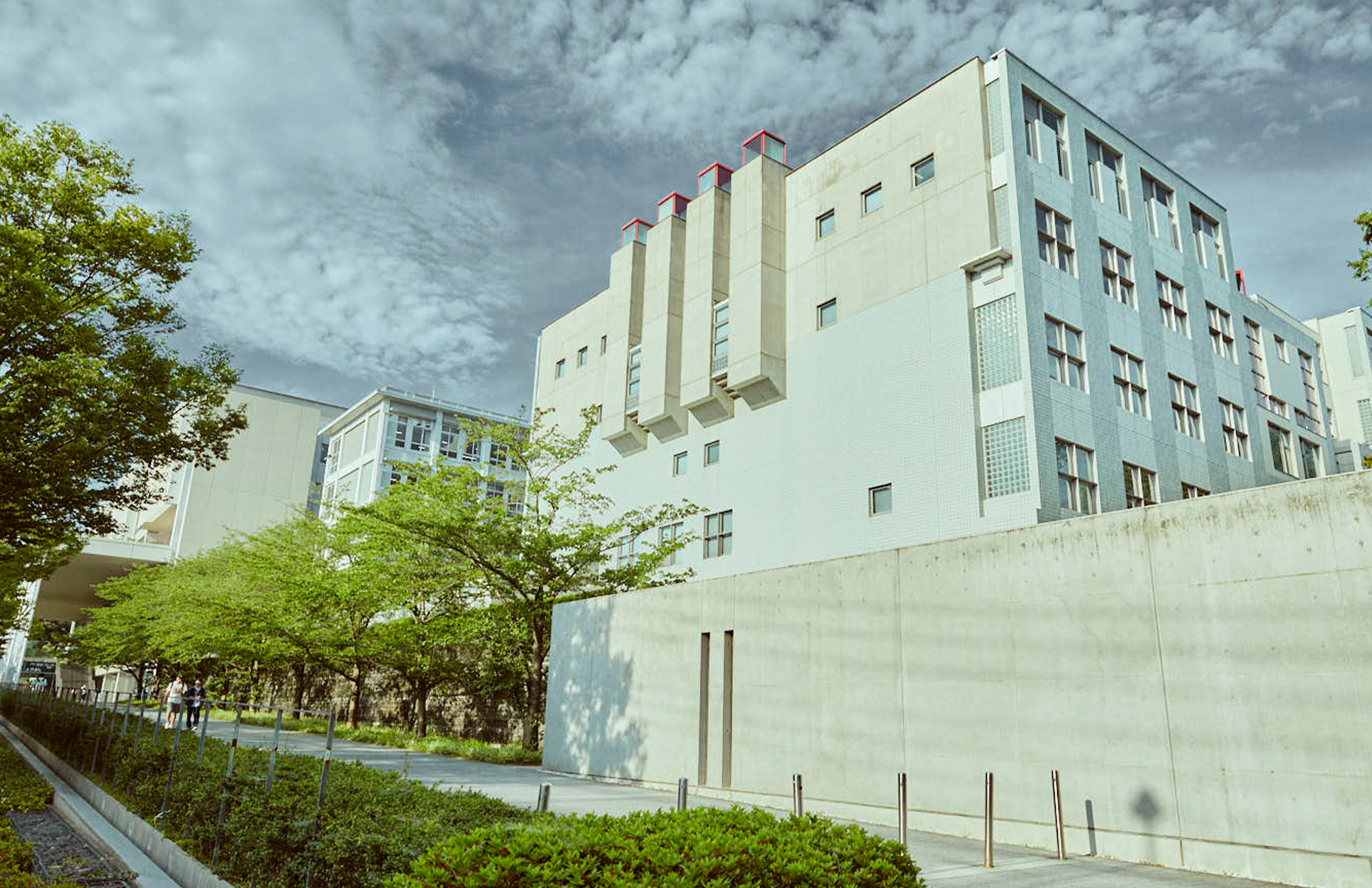 HIYOSHI 大学を物静かに囲む、「日吉」という落ち着き。